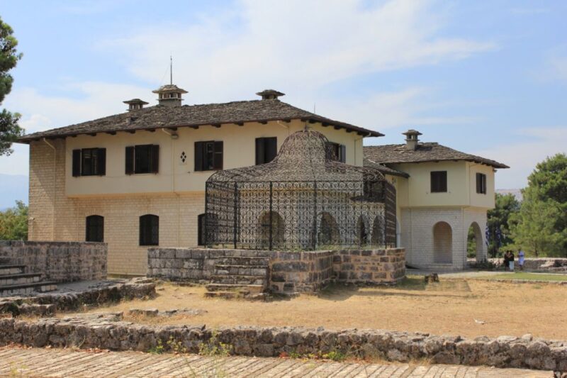 Ioannina: Castle Culture Walking Tour - Exploring the Castle