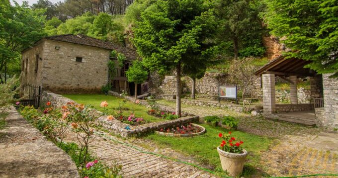 Ioannina: Traditional Food and Culture Walking Tour - Learning About Greek Traditions