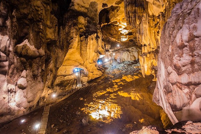 Ipoh City Hotels To Kuala Lumpur Airport EN-ROUTE Tempurung The Longest Caves - Booking and Confirmation
