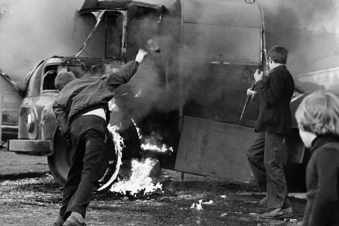 IRA Troubles Conflict Private Tour Museum Graves Murals and Political Analysis - Personalized Service and Itinerary