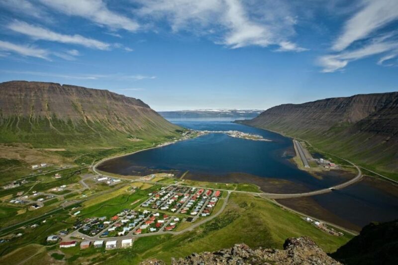 Isafjordur: Hop-on Hop-off Shuttle Bus Ticket - Shuttle Bus Experience