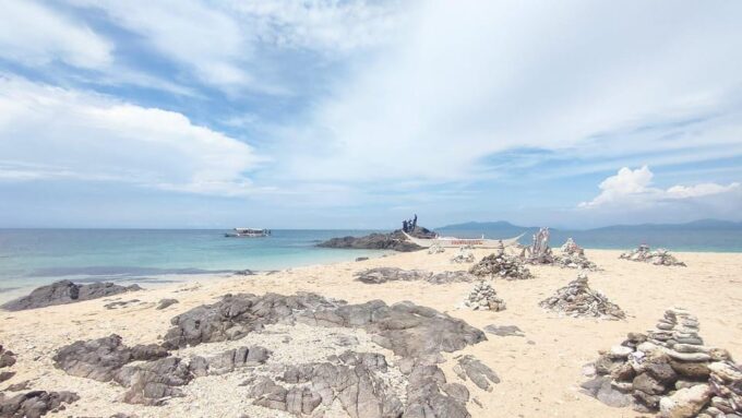 Isla Gigantes Island Hopping Tour (Private Tour) - Relaxing at Bantigue Sandbar
