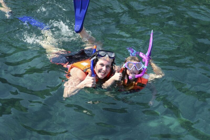 Isla Majahuitas: Pirate Ship Tour With Kayaking and Lunch - Dining Options