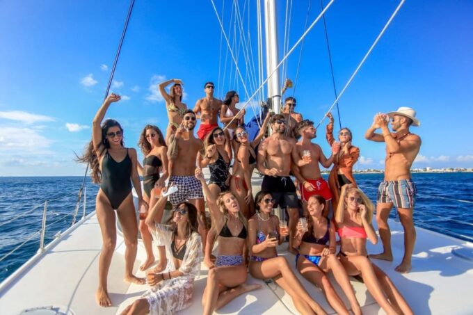 Isla Mujeres: Boat Tour With Food, Drinks and Snorkeling - Included Lunch and Dining
