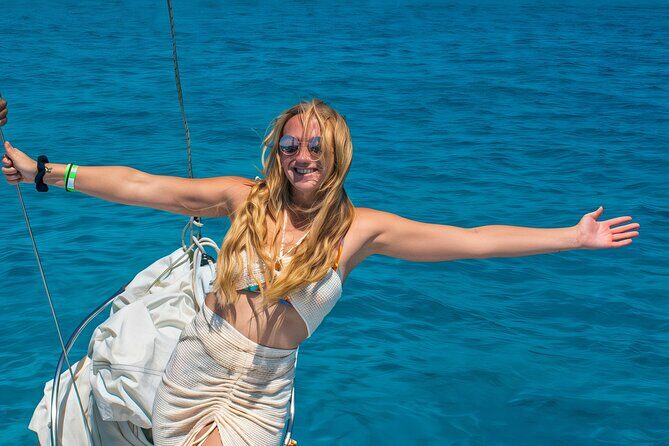 Isla Mujeres Catamaran Tour with Open Bar from Costa Mujeres - Key Points