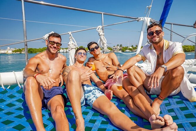 Isla Mujeres Cruise With Beach Club, Snorkel, Lunch and Open Bar - Safety and Accessibility