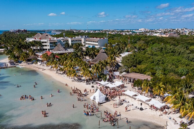 Isla Mujeres Platinum by Albatros Catamarans - Group Size and Accessibility