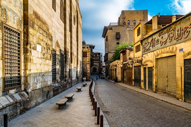 Islamic Cairo Walking Tour: Khan El Khalili, Al-Azhar Mosque - Explore Khan El Khalili Bazaar