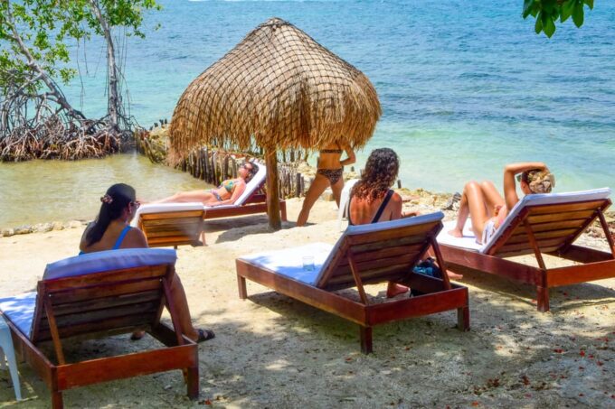 Island Tour: 3 Beach Clubs Around Baru, Rosario and Bomba - Speedboat Transportation