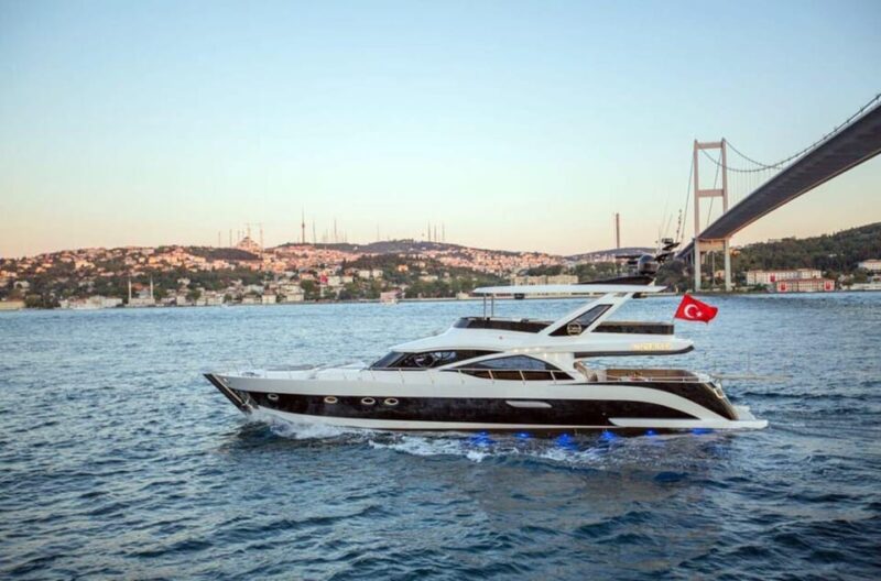 Istanbul: 2-Hour Private Bosphorus Yacht Tour - Dining Experience