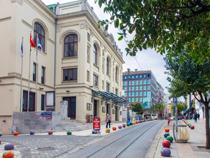 Istanbul: Asian Side Uskudar & Kadiköy Tour With Lunch - Fish Market Exploration