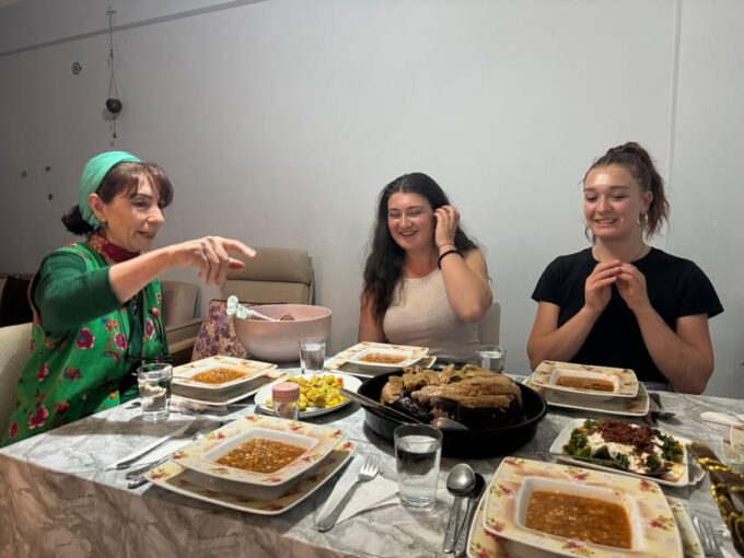 Istanbul Authentic Turkish Family Dinner With Eastern Family - What to Expect