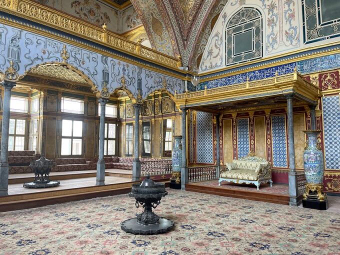 Istanbul: Basilica, Topkapi, Blue Mosque & Hagia Sophia Tour - Frequently Asked Questions