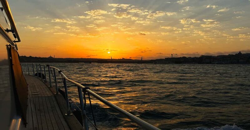 Istanbul: Bosphorus and Golden Horn Sunset Yacht Cruise - Experience Highlights