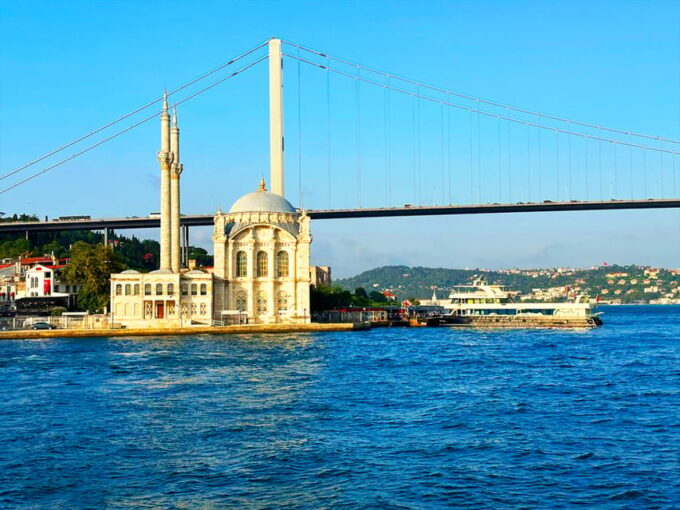 Istanbul: Bosphorus and Golden Horn Sunset Yacht Cruise - Tour Timing and Seasonality