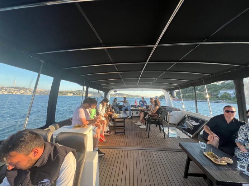 Istanbul: Bosphorus Cruise by Yacht at Daytime or Sunset - Experience Highlights