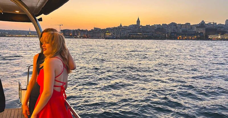 Istanbul: Bosphorus Cruise by Yacht at Daytime or Sunset - Audio and Guide Services
