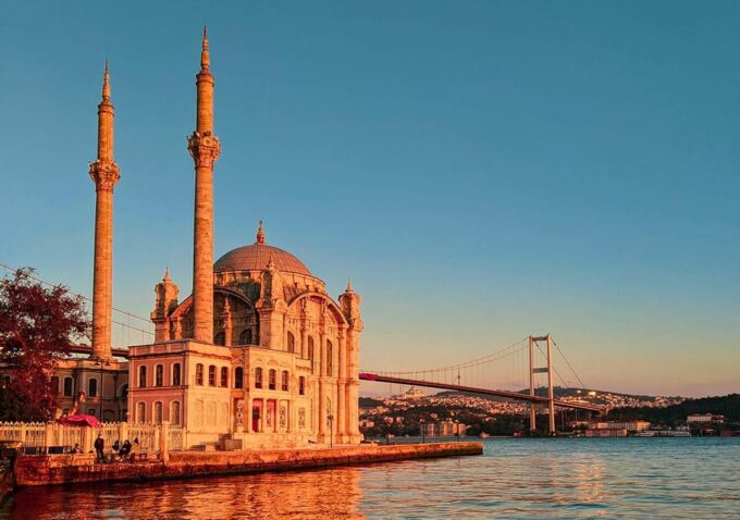 Istanbul: Bosphorus Cruise by Yacht at Daytime or Sunset - Recommended Attire and Items
