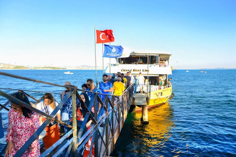 Istanbul: Bosphorus Cruise W/Audio Guide and Sunset Option - Key Points