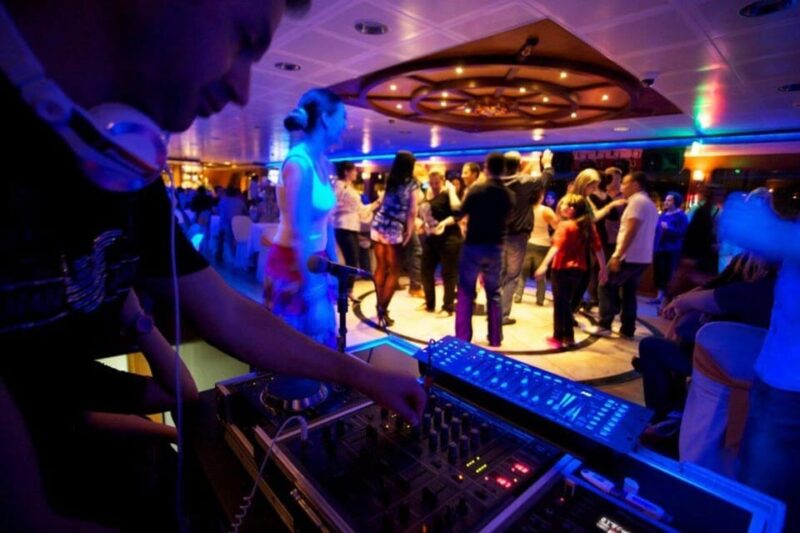 Istanbul: Bosphorus Dinner Cruise & 3Hour Turkish Night Show - Scenic Bosphorus Views
