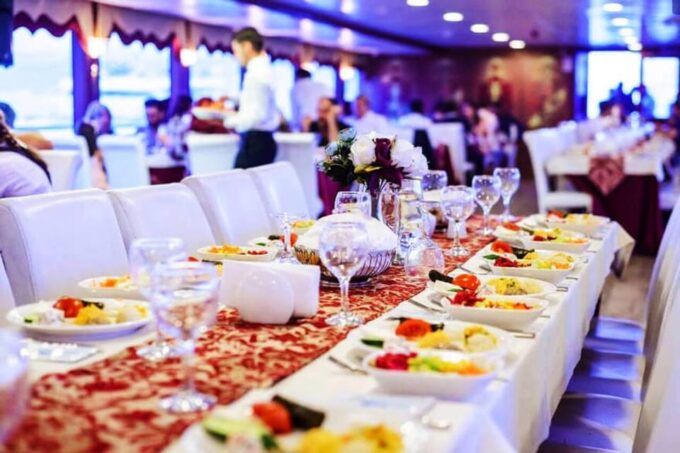 Istanbul: Bosphorus Dinner Cruise & 3Hour Turkish Night Show - Traditional Turkish Entertainment