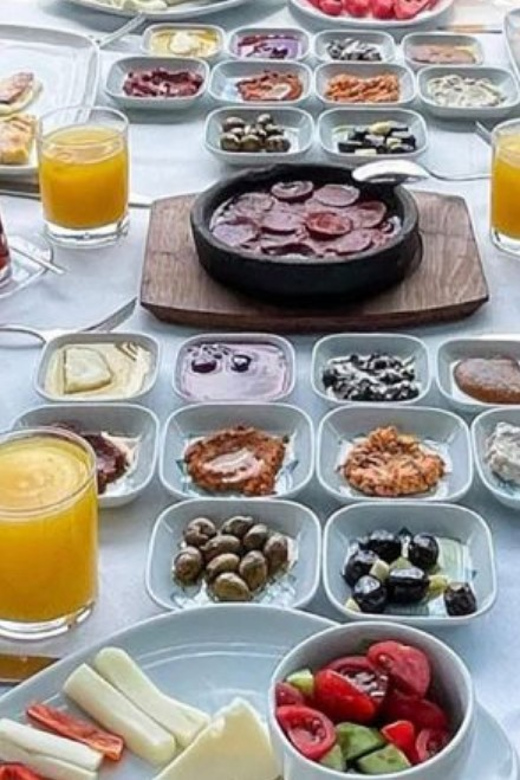 Istanbul: Bosphorus Morning Cruise With Breakfast - Breakfast Details