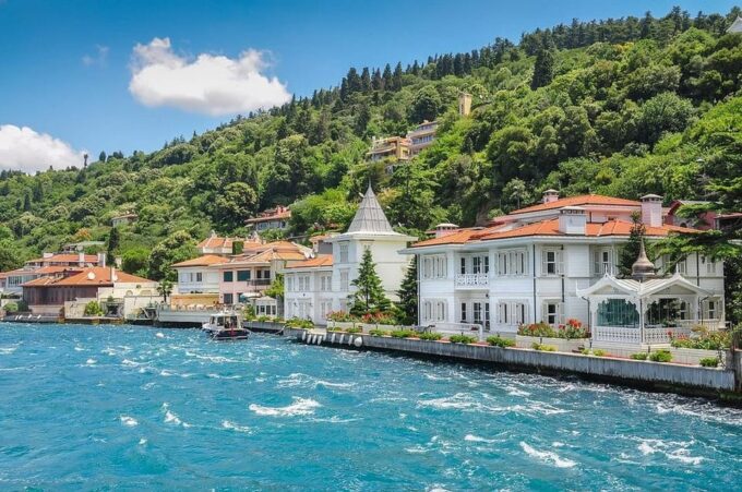 Istanbul: Bosphorus Morning/Sunset Cruise With Optional Stop - Languages and Audio Guide