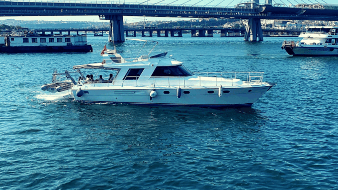 Istanbul: Bosphorus Private Yacht Cruise With Tea and Coffee - Customer Reviews and Ratings