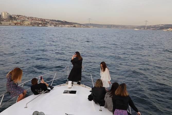 Istanbul Bosphorus Sunset Cruise on a Luxurious Yacht - Participant Reviews