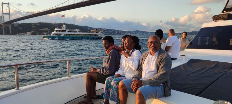 Istanbul: Bosphorus Sunset Cruise on Yacht With Live Guide - Key Points