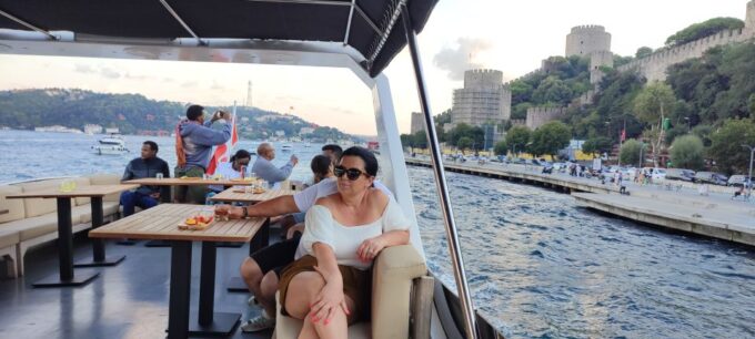 Istanbul: Bosphorus Sunset Cruise on Yacht With Live Guide - Exploring Istanbuls Landmarks