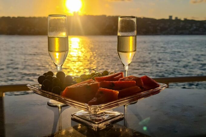 Istanbul: Bosphorus Sunset Cruise With Drinks & Snack - Exceptional Customer Feedback