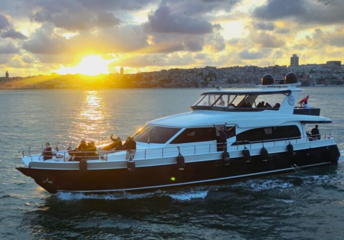 Istanbul: Bosphorus Sunset Yacht Cruise With Live Guide - Return Location