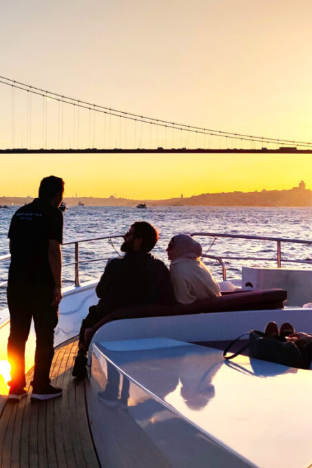 Istanbul: Bosphorus Sunset Yacht Cruise With Live Guide - Customer Reviews and Ratings