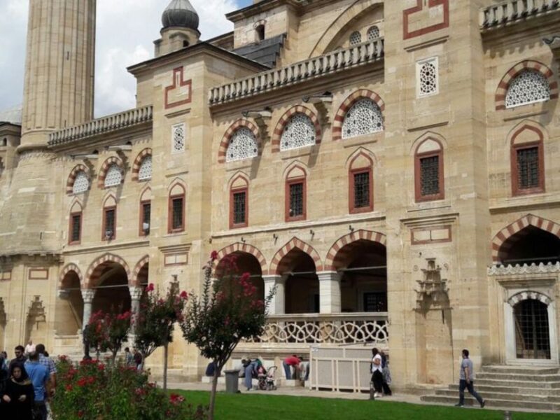 Istanbul: Church, Synagogue, and Mosque Walking Tour - Itinerary Highlights