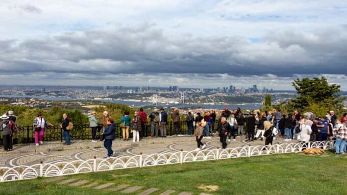 Istanbul: City Hightlights Bus Tour and Bosphorus Cruise - Bosphorus Cruise Experience