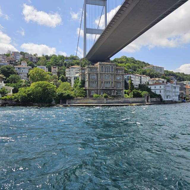 Istanbul: Cruise and Dine 2.5-Hour Bosphorus Lunch Tour - Itinerary Breakdown