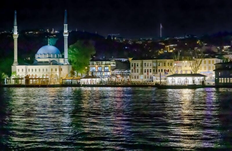 Istanbul: Dinner Cruise With Hotel Transfer and Soft Drinks - Itinerary Details