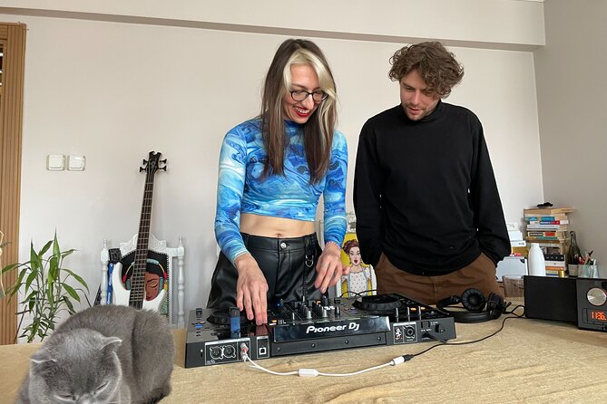 Istanbul Electronic Music and Culture Workshop From Local DJ - Taking in the Local DJ Experience