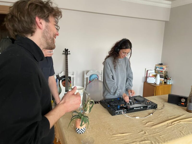 Istanbul: Electronic Music Workshop & Culture From Local DJ - Host and Setting