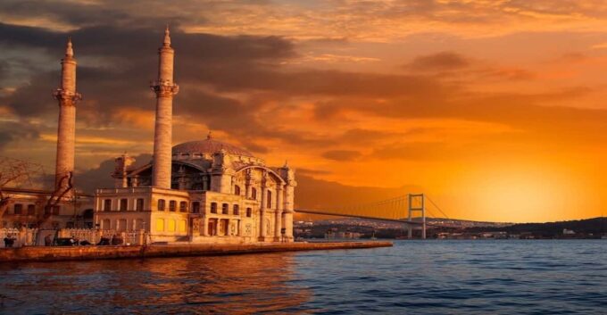Istanbul: Full-Day Private City Highlights Walking Tour - Experience the Grand Bazaar
