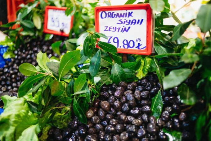 Istanbul: Guided Food and Culture Tour - Bosphorus Crossing and Kadikoy Exploration