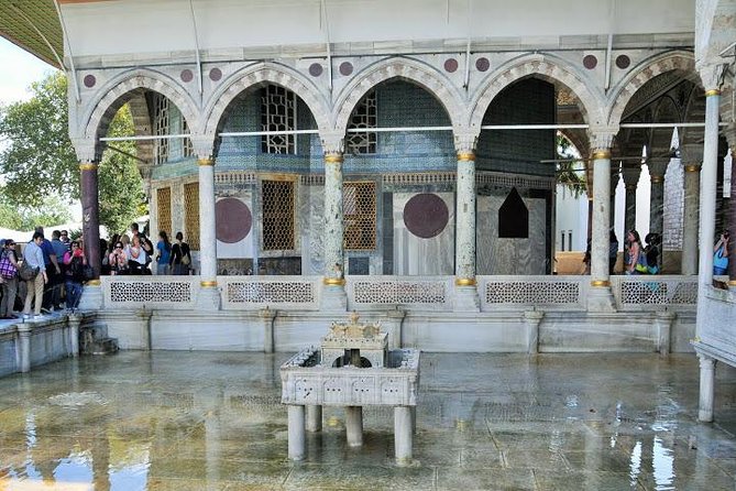 Istanbul Guided Tour Hagia Sophia, Topkapi, Cistern With Tickets - Taking in Basilica Cistern