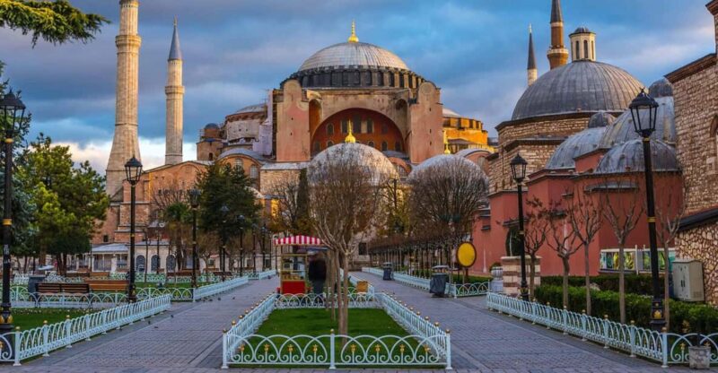Istanbul: Hagia Sofia, Blue Mosque, and Grand Bazaar Tour - Itinerary Highlights