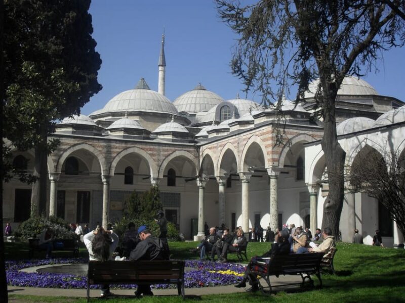 Istanbul: Half-Day Tour With Topkapi Palace - Discover Blue Mosque