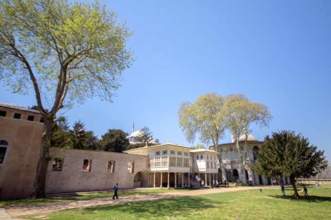 Istanbul Highlights Small-Group Walking Guided Tour - Ancient Engineering Marvel