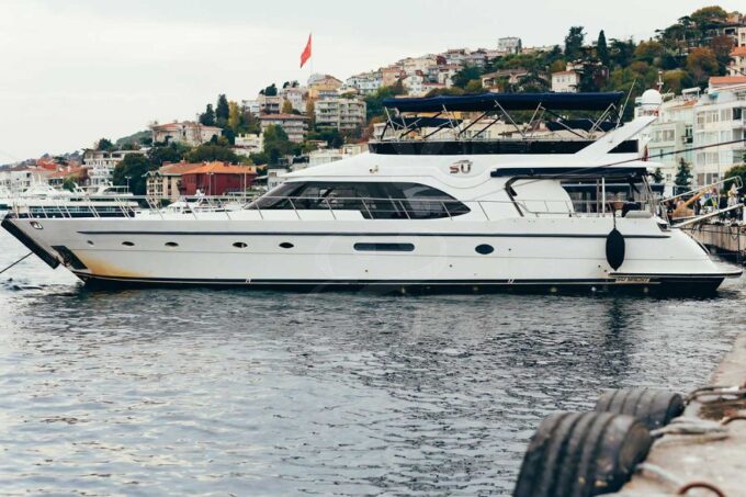 Istanbul: Luxury Wine Tasting on a Private Yacht - Included Amenities
