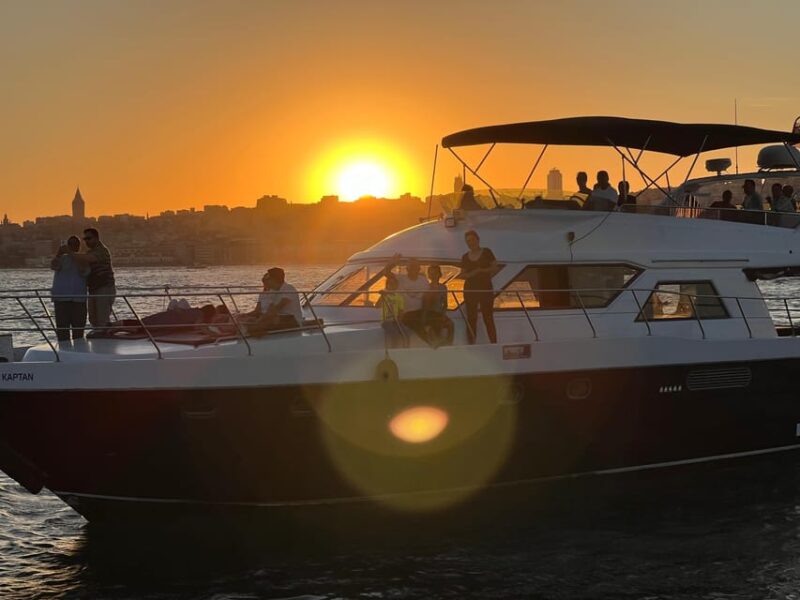 Istanbul: Luxury Yacht Tour at Sunset With Snacks - Key Points