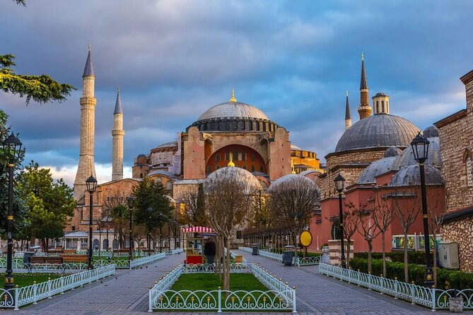 Istanbul Old City Guided Walking Tour - Discovering the Hagia Sophia