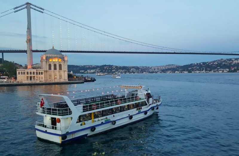 Istanbul: Old Town Highlights Tour & Bosphorus Cruise - Itinerary Highlights